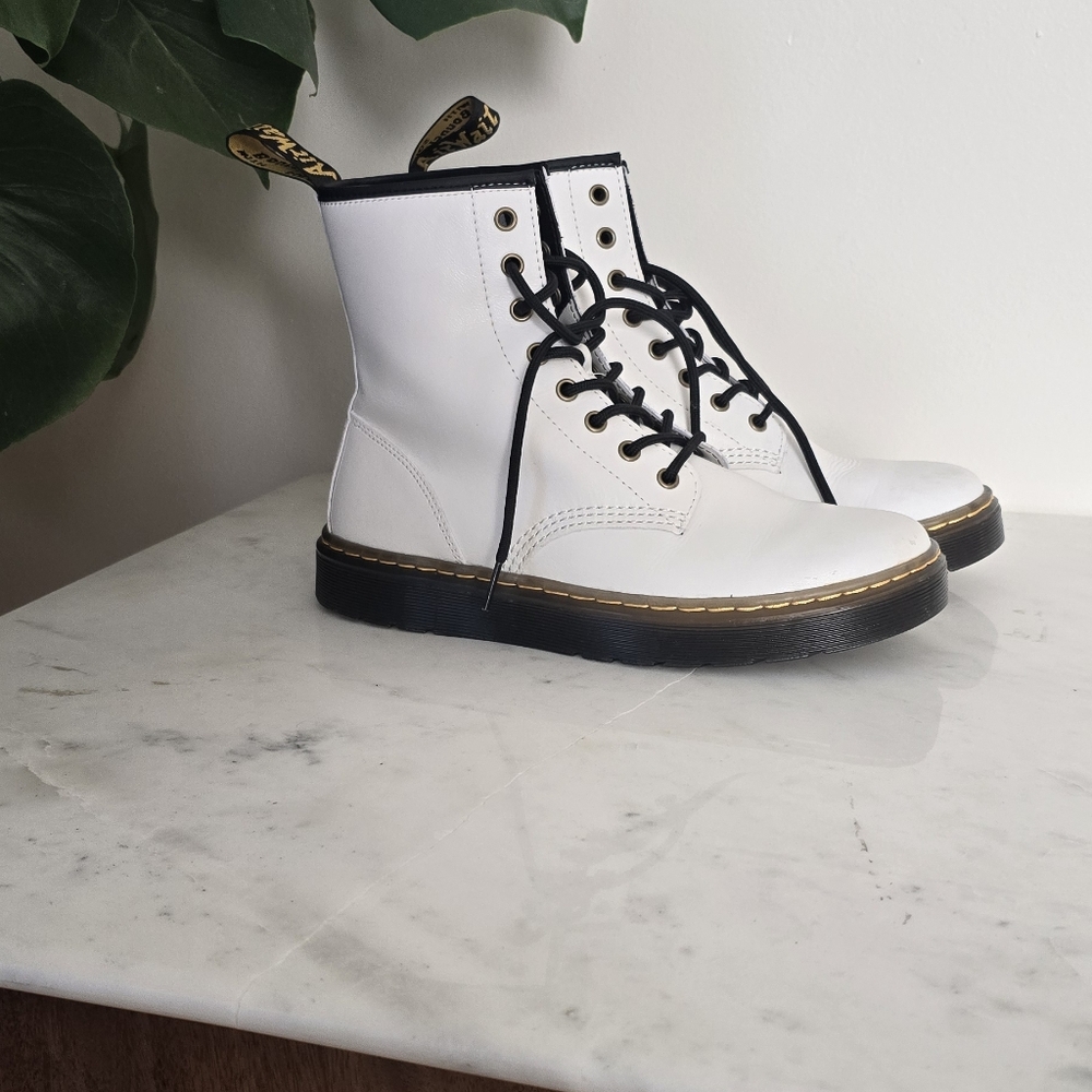 Dr. Martens Zavala Gray Interior Label